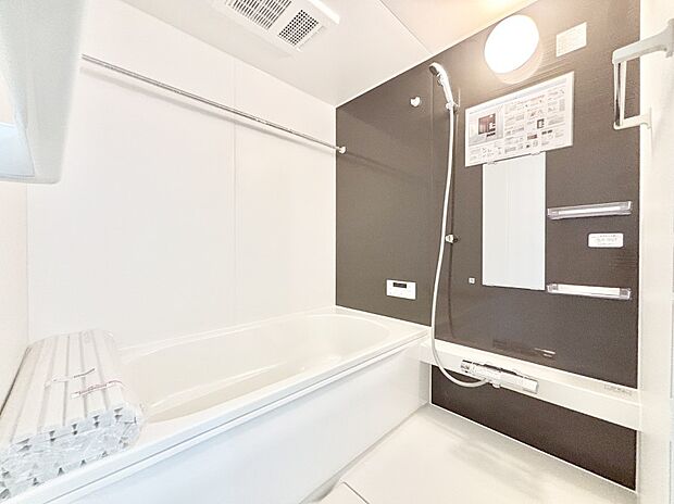 落ち着いた雰囲気でゆっくりお寛ぎいただけるバスルーム