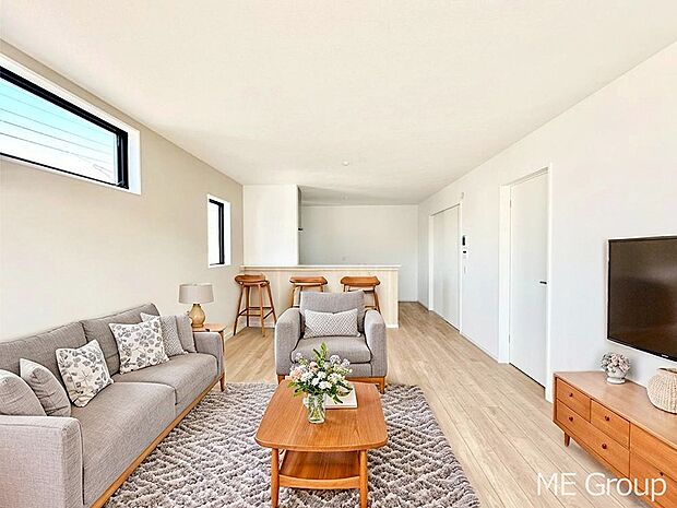 ご家族の賑やかな話し声で包まれる明るいリビング  ※家具はCGです　