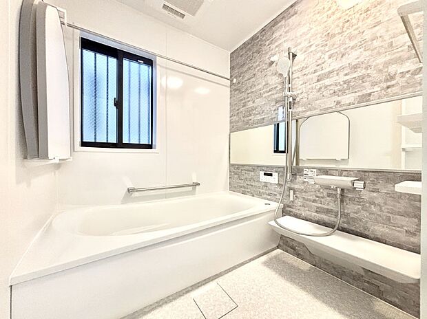 落ち着いた雰囲気でゆっくりお寛ぎいただけるバスルーム