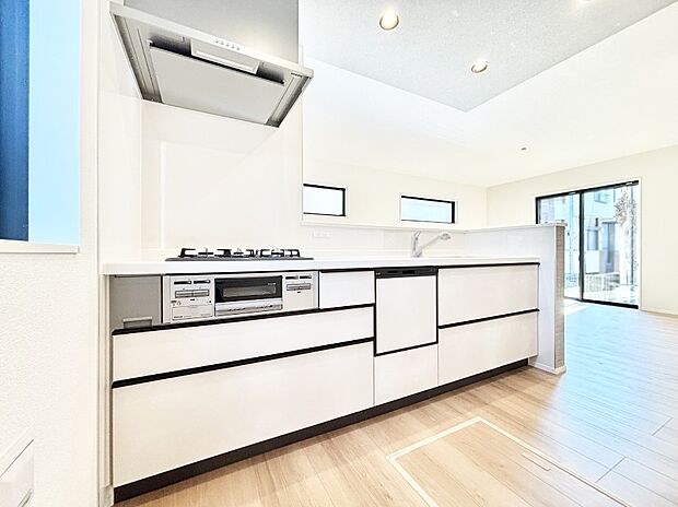 広々とした使い勝手の良いキッチンで日々のお料理も楽しくなりそう