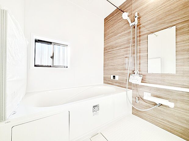 落ち着きのあるダークカラーを基調にしたバスルームで1日の疲れをリフレッシュ！