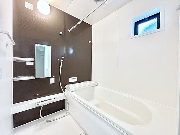 落ち着いた雰囲気でゆっくりお寛ぎいただけるバスルーム