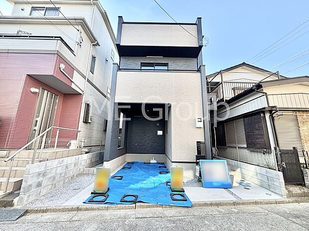 洗練された外観、上質な住空間が広がる室内は永く安心して過ごせる住居です。 　