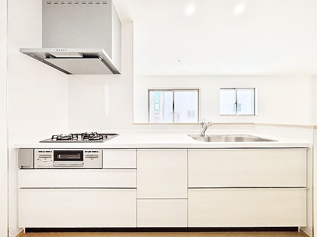 システムキッチンはシンプルでスッキリした飽きの来ないデザインなので永く使えそう！