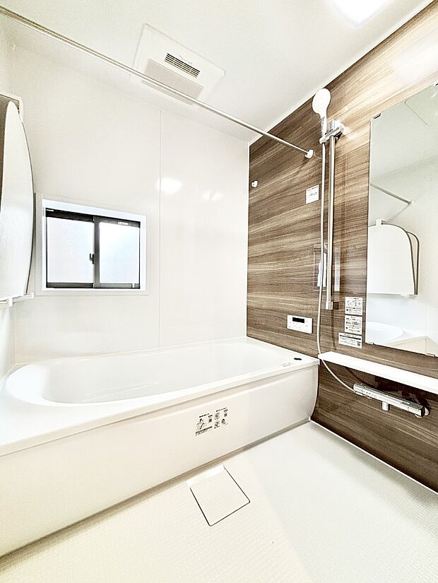 落ち着いた雰囲気でゆっくりお寛ぎいただけるバスルーム