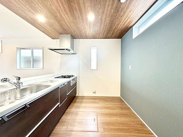 ゆとりあるキッチンではご家族と楽しくお料理ができます。