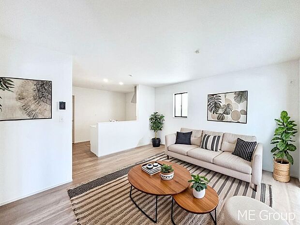 家族の和やかな会話が聞こえてきそう。開放感のあるリビングです。※家具はCGです  