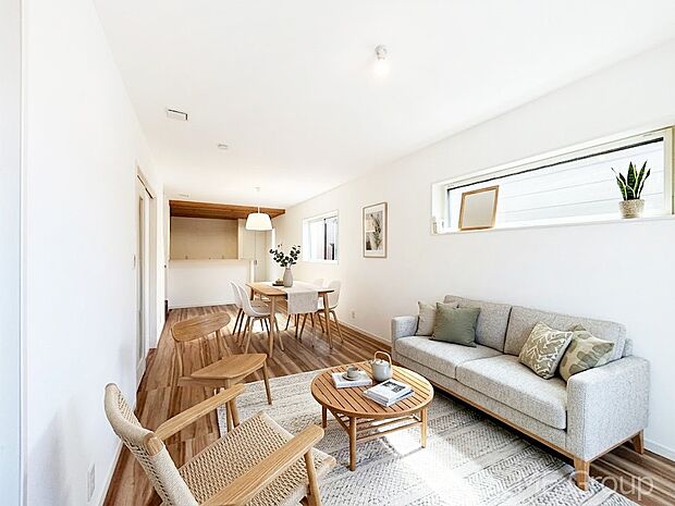 家族の和やかな会話が聞こえてきそう。開放感のあるリビングです。※家具はCGです