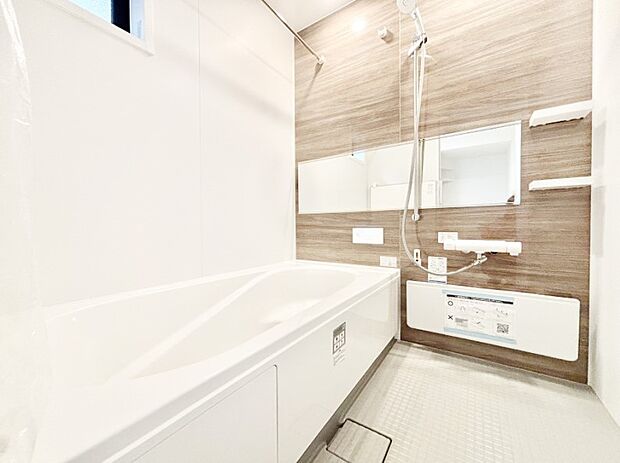 落ち着きのあるダークカラーを基調にしたバスルームで1日の疲れをリフレッシュ！