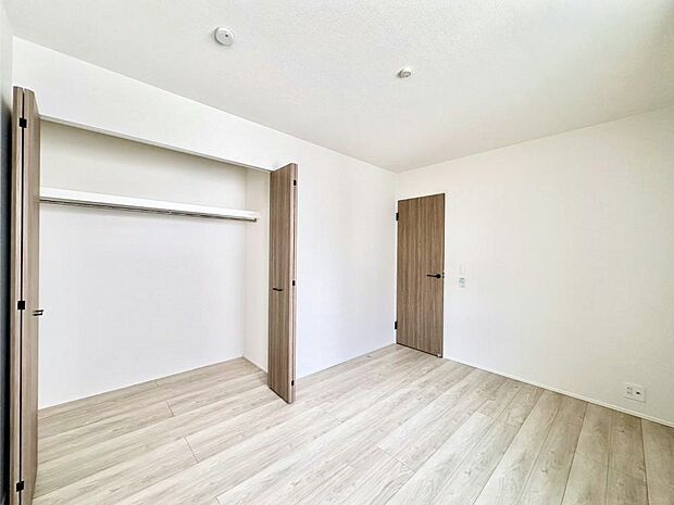 使いやすい形でベットや家具の置き方にも困ることもありません。 