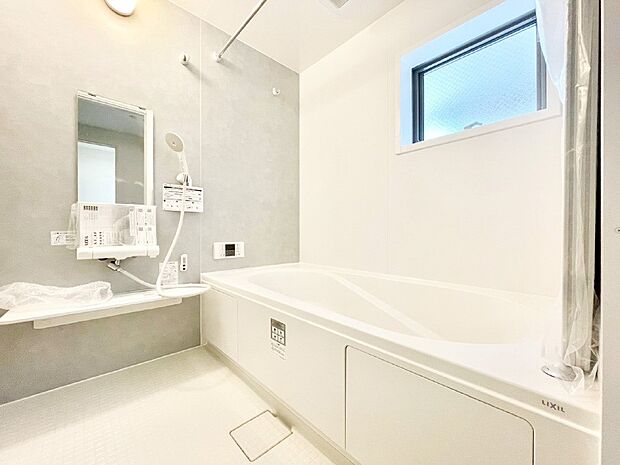 浴室乾燥機付きのバスルームでいつでも快適なバスタイムが楽しめます！