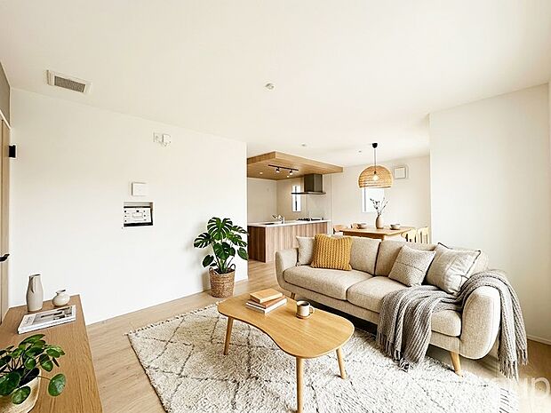 落ち着いた雰囲気のＬＤＫは家族みんなの快適空間　※家具はCGです