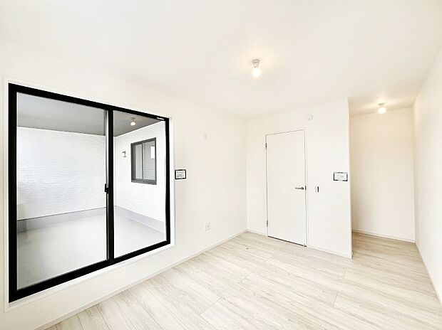 ウォークインクローゼットがあるお部屋!季節ごとの入れ替えも不要で便利です。