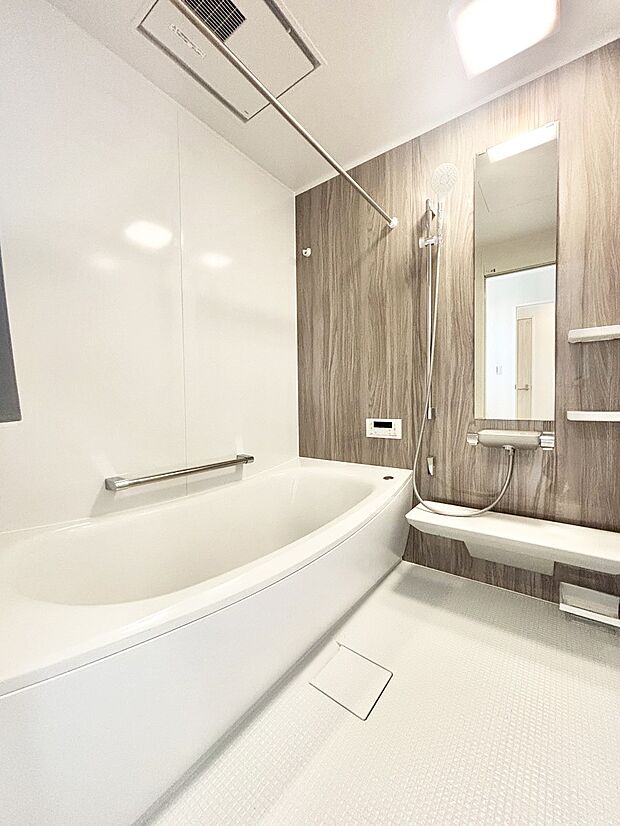 落ち着いた雰囲気でゆっくりお寛ぎいただけるバスルーム