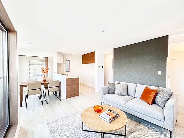 落ち着いた雰囲気のＬＤＫは家族みんなの快適空間※家具はCGです