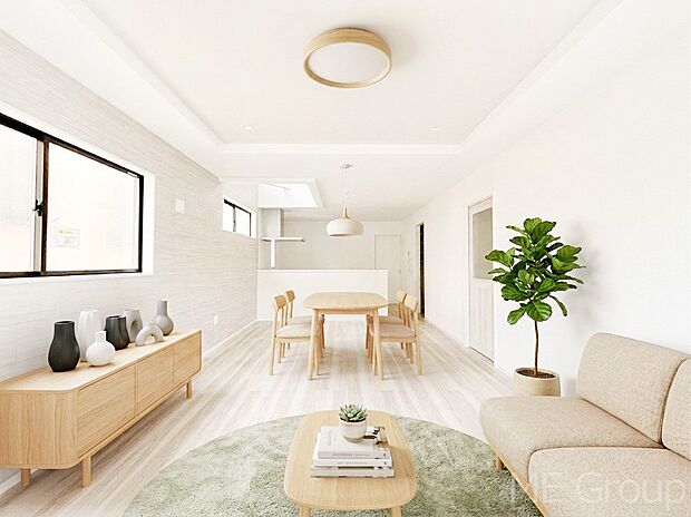 開放感ある広々リビングは明るい陽光が入り込む憩いの空間です！　※家具はCGです