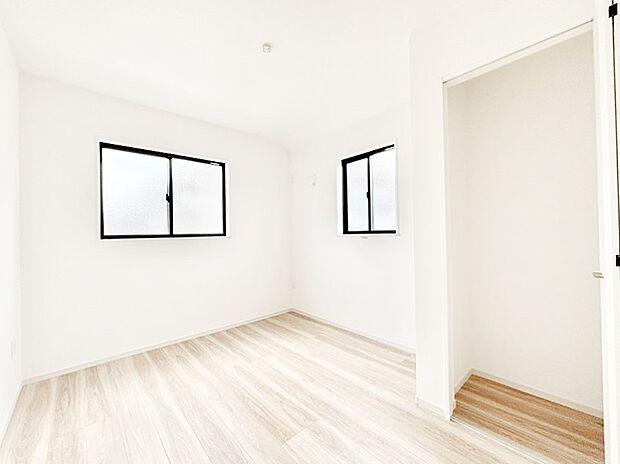 クローゼット付きのお部屋でスッキリとした空間でゆったり寛げます！