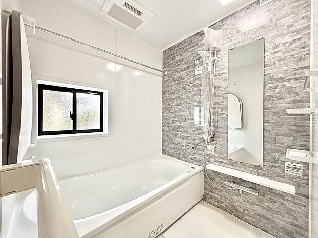 落ち着いた雰囲気でゆっくりお寛ぎいただけるバスルーム