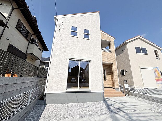 たっぷりの陽光と心地よい風が舞い込む住まい