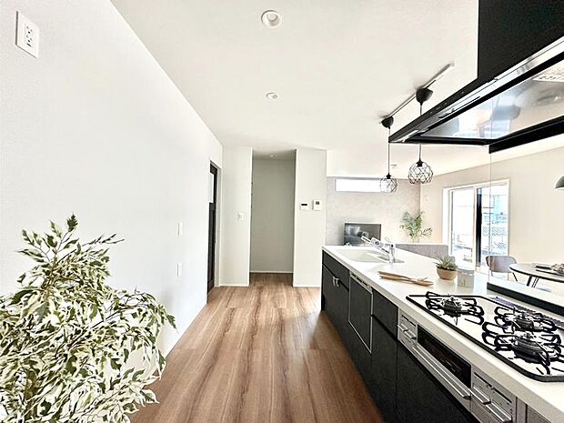 ゆとりあるキッチンではご家族と楽しくお料理ができます。