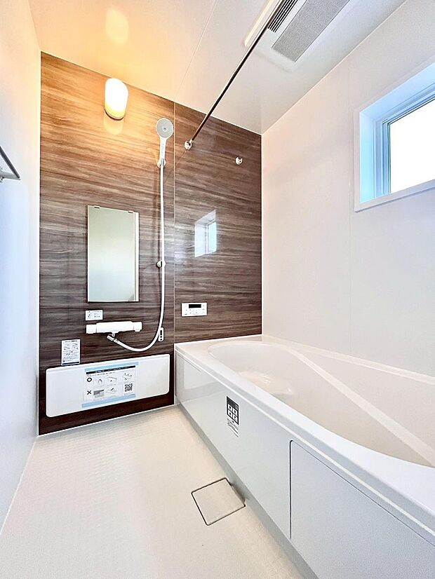 落ち着いた雰囲気でゆっくりお寛ぎいただけるバスルーム