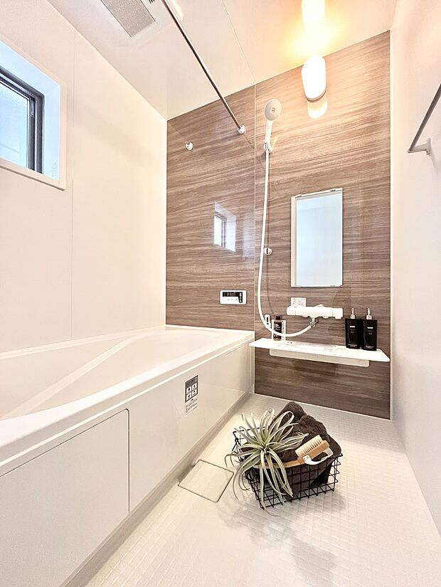 落ち着いた雰囲気でゆっくりお寛ぎいただけるバスルーム