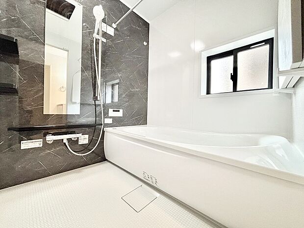 落ち着いた雰囲気でゆっくりお寛ぎいただけるバスルーム 