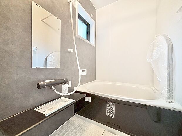 落ち着いた雰囲気でゆっくりお寛ぎいただけるバスルーム