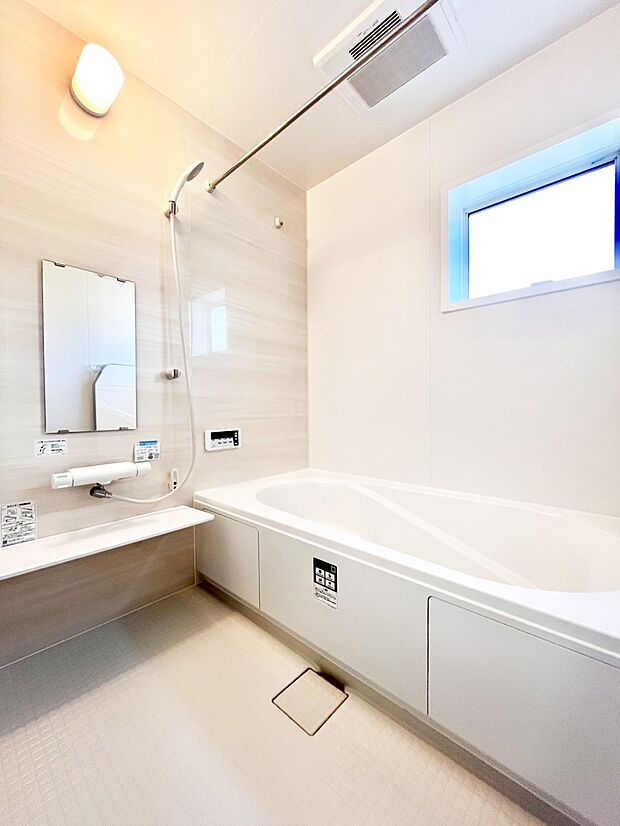 落ち着いた雰囲気でゆっくりお寛ぎいただけるバスルーム