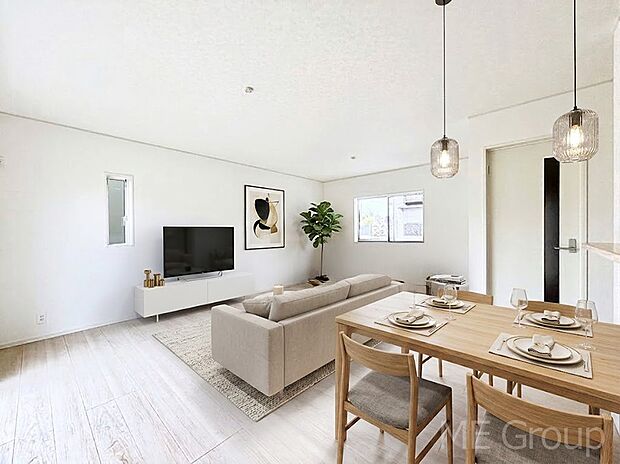 家族の和やかな会話が聞こえてきそう。開放感のあるリビングです。※家具はCGです