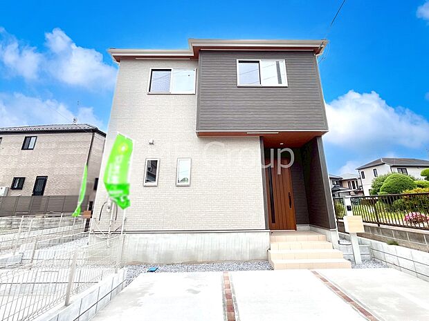 堂々完成!たっぷりの陽光と開放感に包まれる明るい住まい。
