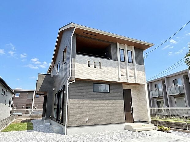 洗練された外観、上質な住空間が広がる室内は永く安心して過ごせる住居です。 
