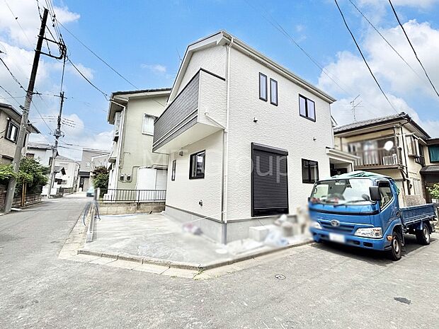 シンプルで落ち着きのある建物は住むかたの個性でオリジナルなものになっていきます。