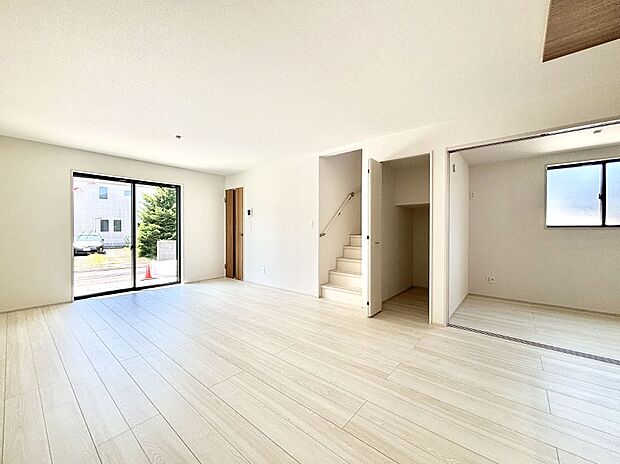 【ダイニング】リビング階段が家族の笑顔と会話をつないでくれます