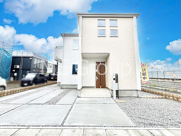 【現地外観写真】たっぷりの陽光と心地よい風が舞い込む住まい