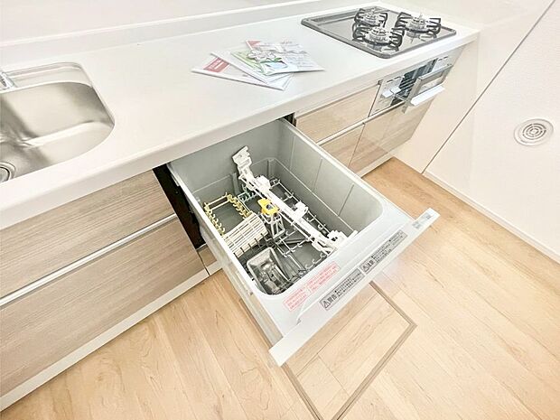 【その他設備(食洗機)】面倒なお片づけは食洗機にお任せ！家事の負担が減って、時間にも気持ちにもゆとりができます。