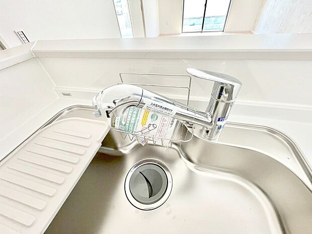 【その他設備(浄水器)】いつでも清潔なおいしいお水を。一つの水栓で水道水と浄水を使い分け。