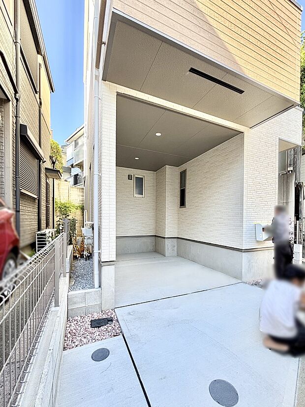 【駐車場】ビルトインタイプは大切なお車を傷や汚れから守ることができます。