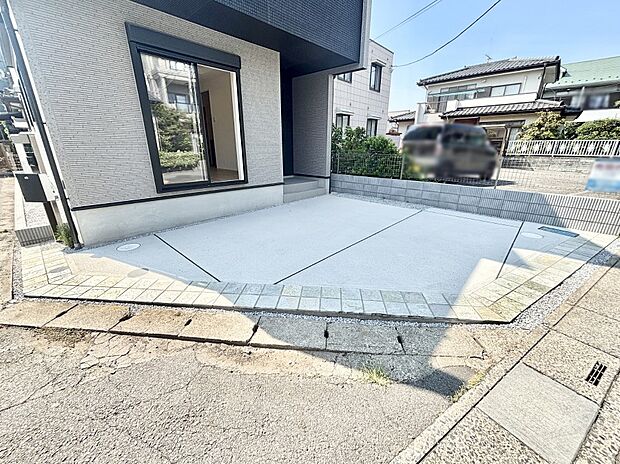 【駐車場】駐車2台可能！急なお客様の駐車に。また、ご家族の自転車スペースとしても大活躍。