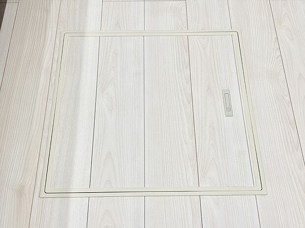 【その他設備(床下収納)】床下収納付き！日用品・非常用品の収納にも大活躍。