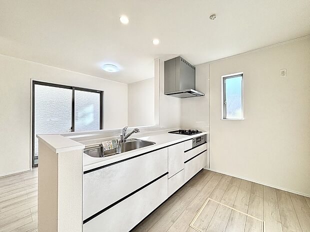 【キッチン】毎日使うキッチンだから、使いやすさ＆お手入れのしやすさにこだわりました。 