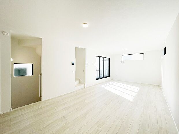 【リビングダイニング】落ち着いた雰囲気のLDKは家族みんなの快適空間