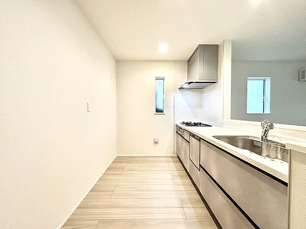 【キッチン】ゆとりあるキッチンではご家族と楽しくお料理ができます。