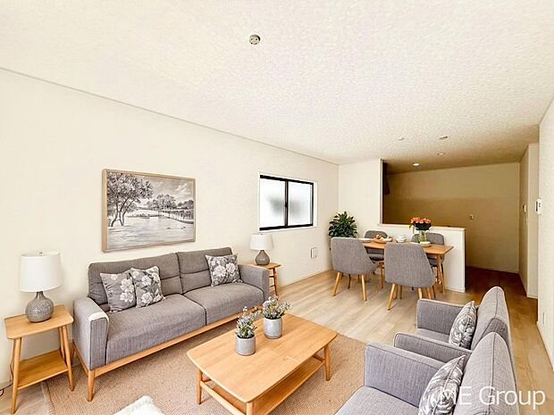 【リビング】ご家族の賑やかな話し声で包まれる明るいリビング  ※家具はCGです  