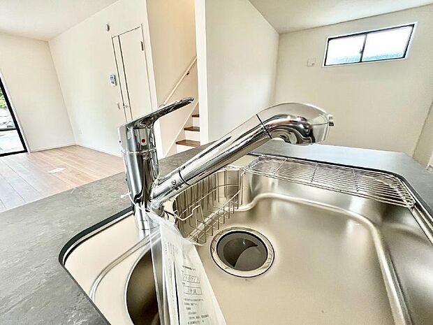 【その他設備(浄水器)】いつでも清潔なおいしいお水を。一つの水栓で水道水と浄水を使い分け。