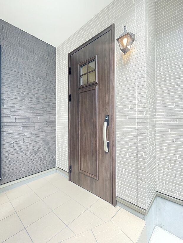 【玄関】大切な家族、来客を出迎える玄関。