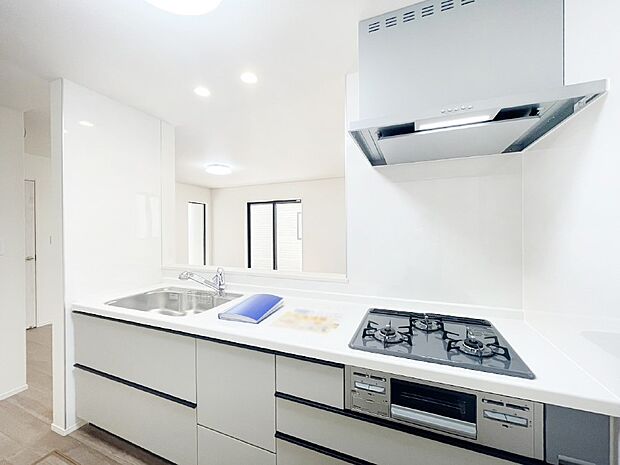 【ダイニングキッチン】カウンター越しにお話しをしながら毎日のお料理をもっと楽しく