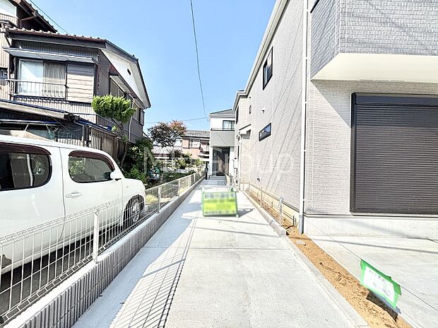 【現地外観写真】洗練された外観、上質な住空間が広がる室内は永く安心して過ごせる住居です。 