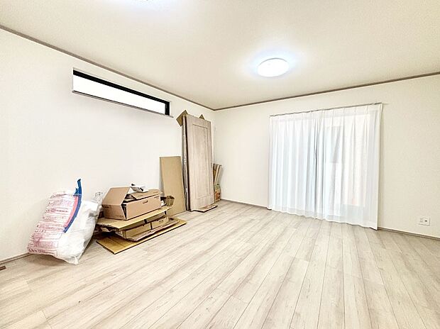 【リビングダイニング】落ち着いた雰囲気のＬＤＫは家族みんなの快適空間  