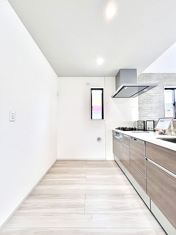 【キッチン】ゆとりあるキッチンではご家族と楽しくお料理ができます。